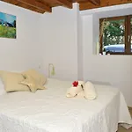 Nyaraló Domaine Du Charouzech *