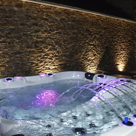 Domaine Du Charouzech 펜션