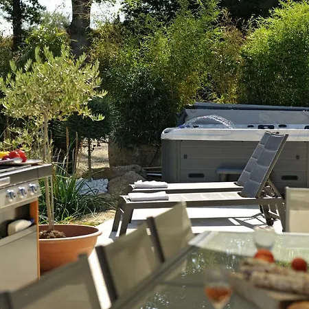 Domaine Du Charouzech 펜션 *