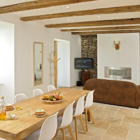 펜션 Domaine Du Charouzech Salles-Curan