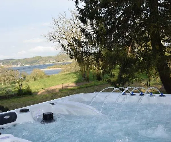 בית נופש Domaine Du Charouzech Salles-Curan