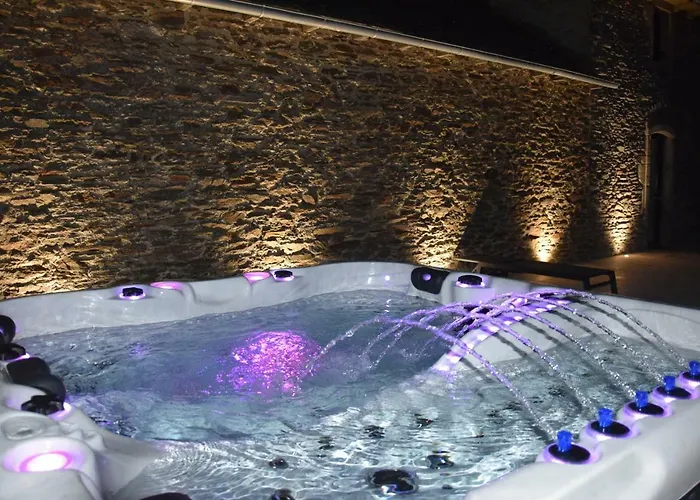 Domaine Du Charouzech בית נופש