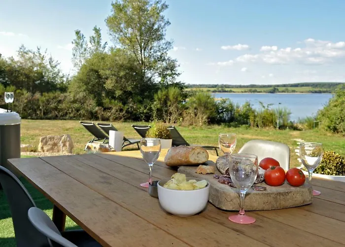 Feriehus Domaine Du Charouzech Salles-Curan