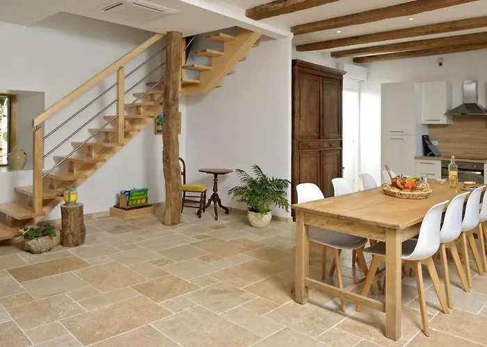 בית נופש Domaine Du Charouzech